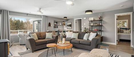 Smart TV, chimenea y estéreo