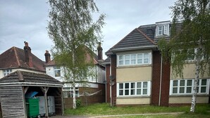 Unclassified image, 2 of 24, button - Spacious 3 Bedroom with Parking (Southampton)