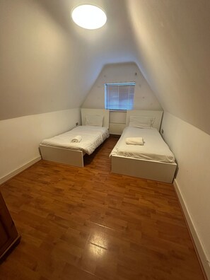 3 quartos, ferros/tábuas de passar roupa, Wi-Fi de cortesia