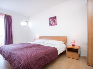 2 bedrooms, WiFi, bed sheets