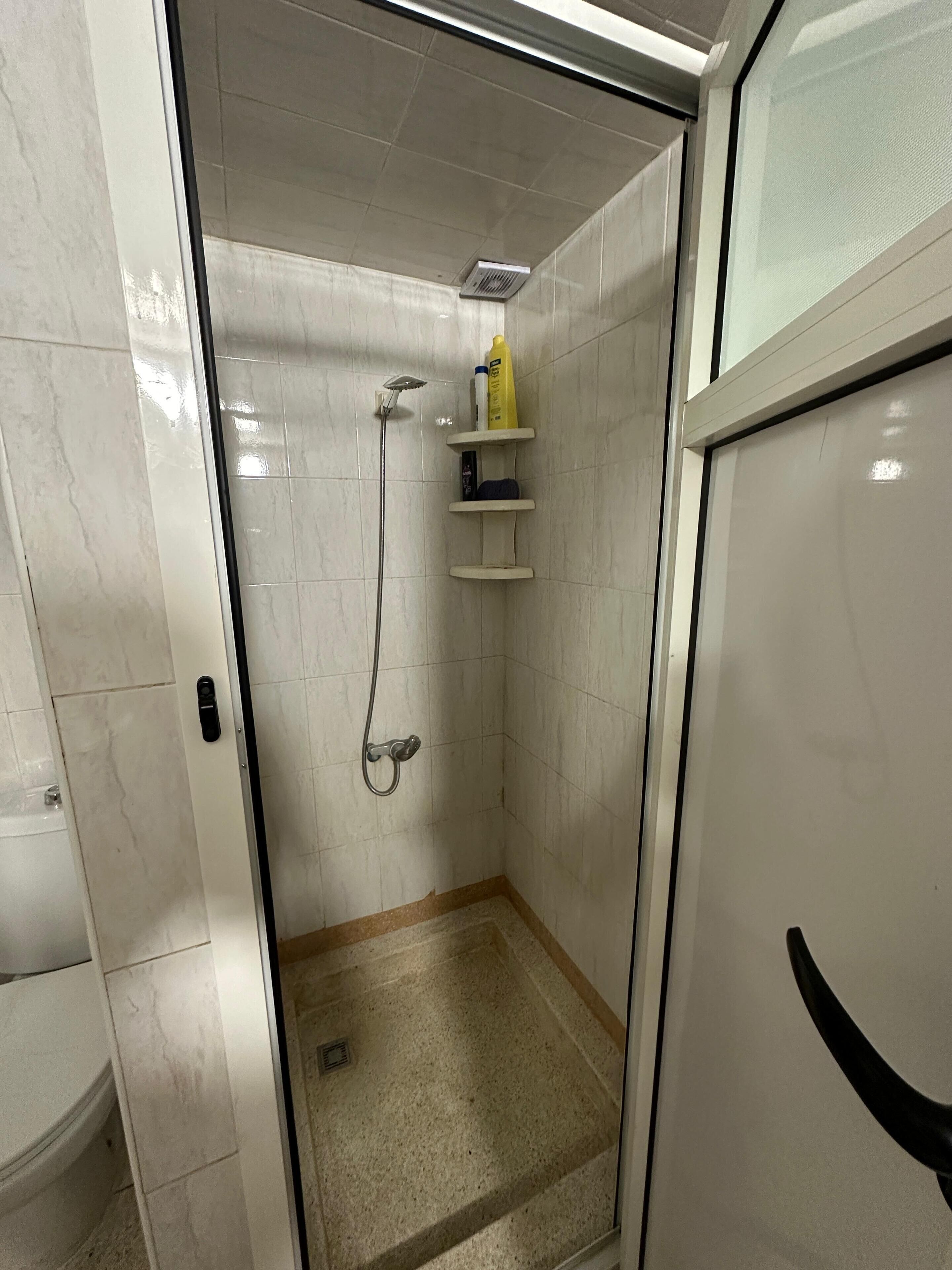 Dusche, Haartrockner, Bidet, Handtücher