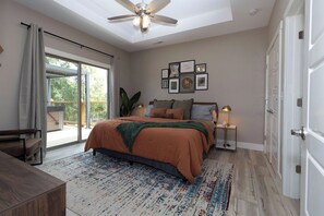3 chambres, fer et planche à repasser, lit de bébé portatif