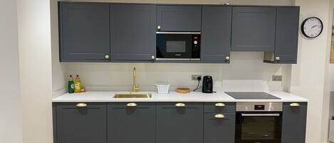 Refrigerador, microondas, horno y tostadora