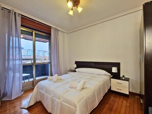 4 bedrooms, free WiFi, bed sheets