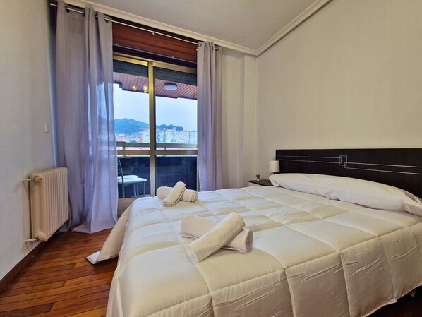 4 bedrooms, free WiFi, bed sheets