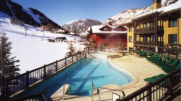 Piscine couverte, piscine extérieure