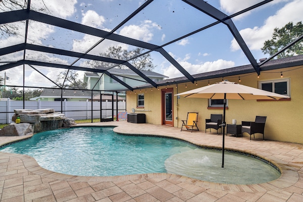 Largo Vacation Rental | 3BR | 2BA | 1,350 Sq Ft | Small Step for Entry