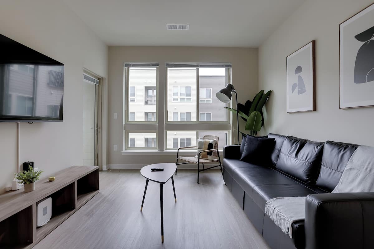 Comfort Apartment, 2 Bedrooms, Balcony | Living area | 50-inch Smart TV with cable channels, books