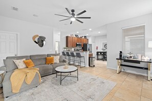 Smart TV, table football - Family-Friendly 5BR Luxury Stay – Minutes from Disney Magic (Kissimmee)