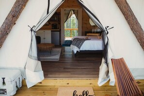 1 bedroom, desk, WiFi, bed sheets