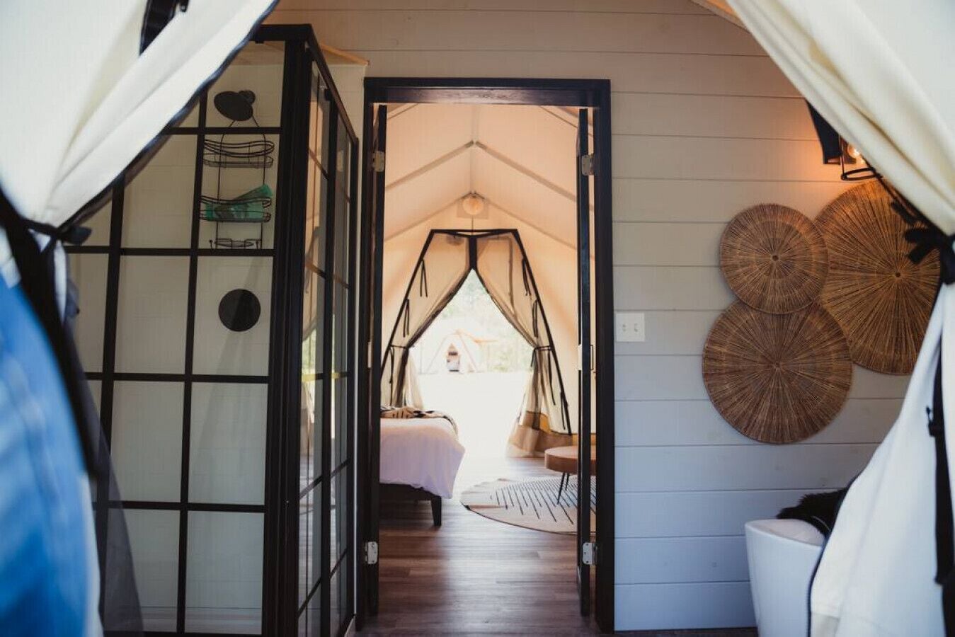 1 bedroom, desk, WiFi, bed sheets