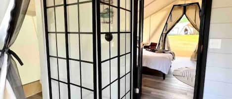 8 chambres, bureau, Wi-Fi, draps fournis