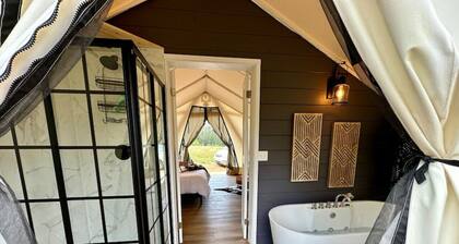 The Skinner, Luxury Safari Tent
