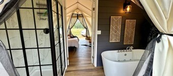 The Skinner, Luxury Safari Tent