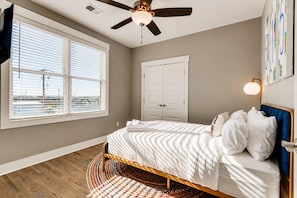 2 bedrooms, desk, iron/ironing board, travel cot - 2br home near The Nations with rooftop and views (Nashville)