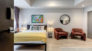 Studio, 1 Queen Bed, Kitchen, Ground Floor (A10) | Individually decorated, individually furnished, iron/ironing board