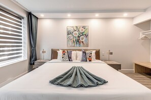 Apartemen, 1 Tempat Tidur King, dapur (C07) | Didekorasi berbeda-beda dan dilengkapi dengan perabotan berbeda-beda