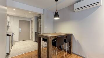 Appartement, 2 slaapkamers, keuken, op benedenverdieping (A02) | Dineerruimte