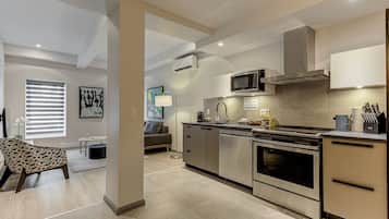 Apartment, 1 Katil Ratu (Queen), Kitchen (B03) | 1 bilik tidur, dihias secara berasingan