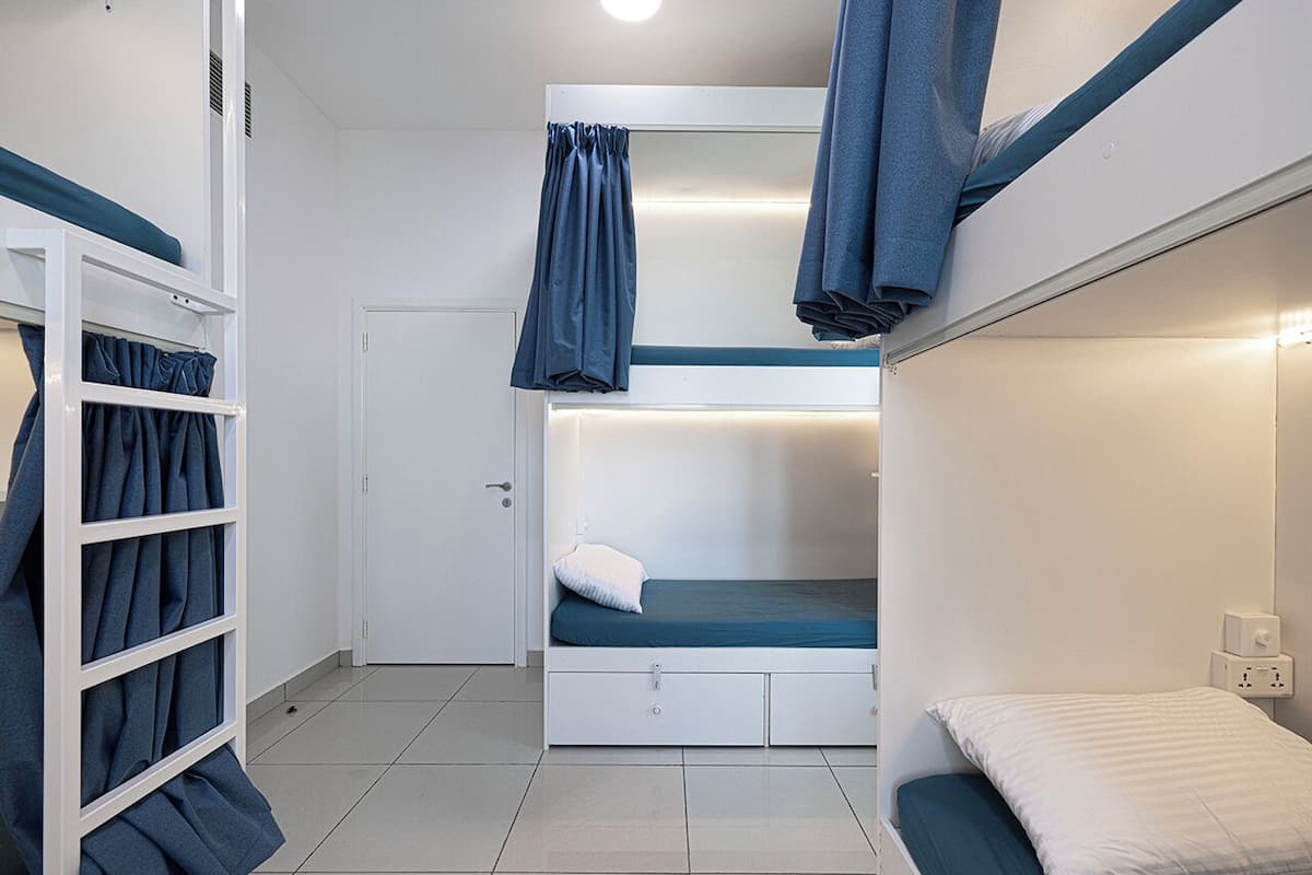 Premium bedding, in-room safe, iron/ironing board, free WiFi