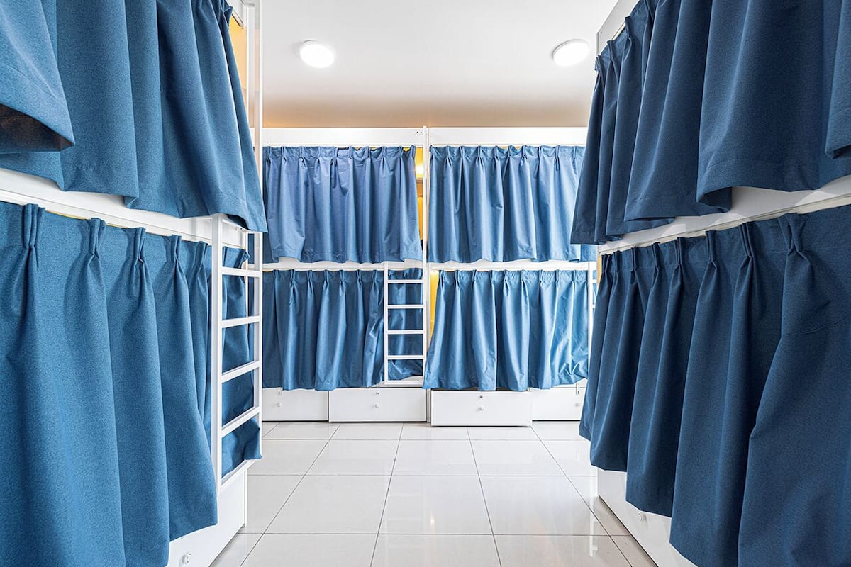 Premium bedding, in-room safe, iron/ironing board, free WiFi
