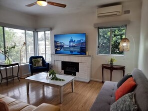 Smart TV - Relax in a cozy house,BBQ,10 mins from the beaches (Miranda)