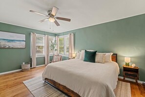 3 soverom, skrivebord, reiseseng for barn og wi-fi