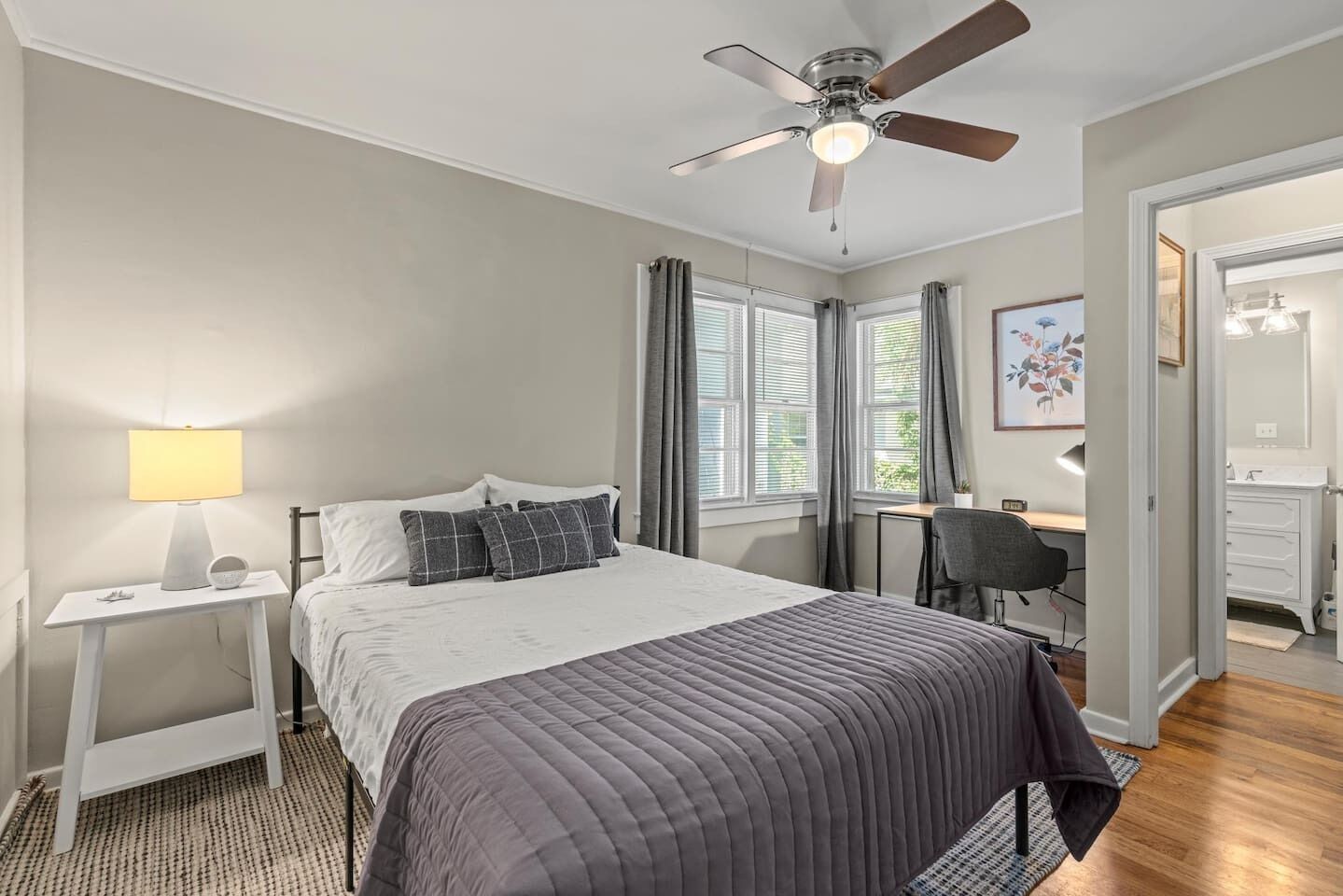 3 bedrooms, desk, travel crib, WiFi