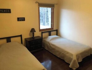 4 chambres, fer et planche à repasser, Wi-Fi, draps fournis