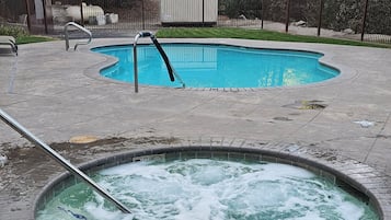 Udendørs pool
