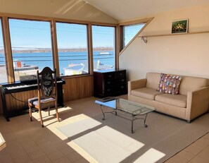 Apartment, 2 Bedrooms, Non Smoking, Lake View | 3 bedrooms, free WiFi, bed sheets