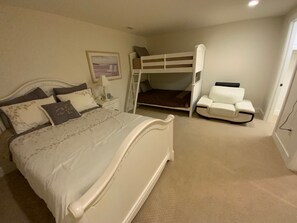 2 bedrooms, iron/ironing board, WiFi, bed sheets