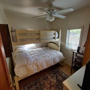 3 bedrooms, iron/ironing board, WiFi, bed sheets - Spectacular Views of Lake (Traverse City)