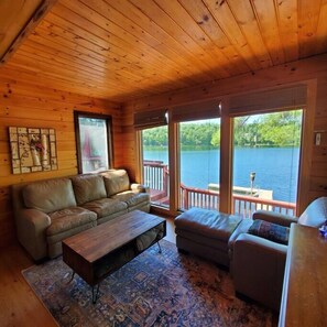 TV - Spectacular Views of Lake (Traverse City)