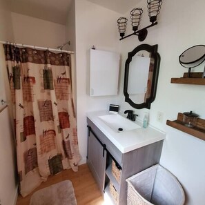 Shower, hair dryer, towels - Spectacular Views of Lake (Traverse City)