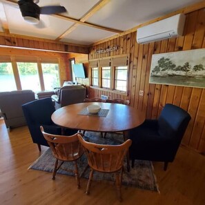 Dining - Spectacular Views of Lake (Traverse City)