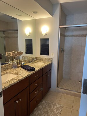 Shower, hair dryer, towels