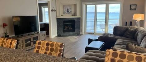 Télévision, cheminée