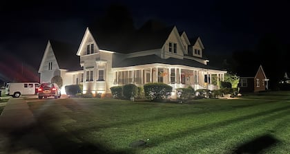 Spacious 5-bedroom house in charming Jackson with WiFi, AC