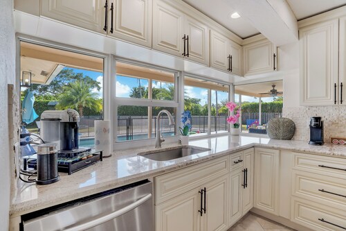 Coral Springs Paradise with Backyard + Heated Pool