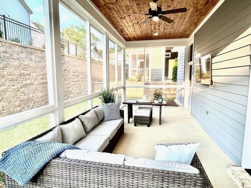 Golding Station - 3 King Suites + Screened Porch!