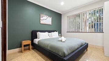 3 bedrooms, iron/ironing board, Internet