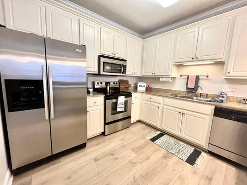 Walk to Campus! Close to The Square!