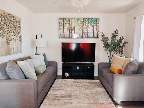 Charming bed & breakfast in pleasant Altus with WiFi, AC and all the ammentities