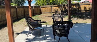 Cute & Cozy home walking distance  to downtown
