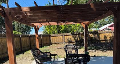 Cute & Cozy home walking distance to downtown