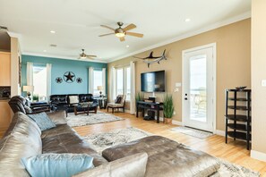 Smart TV, computer monitors