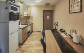 Fridge, stovetop, dishwasher, coffee/tea maker