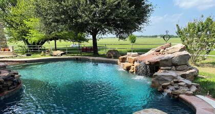 Cozy farmhouse w/pool. Central to museums, golfing, lakes, sports & shopping.