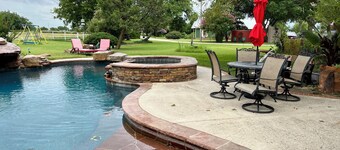 Cozy farmhouse w/pool. Central to museums, golfing, lakes, sports & shopping.